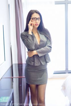 贴墙躺在床上双腿叉开能减肥吗